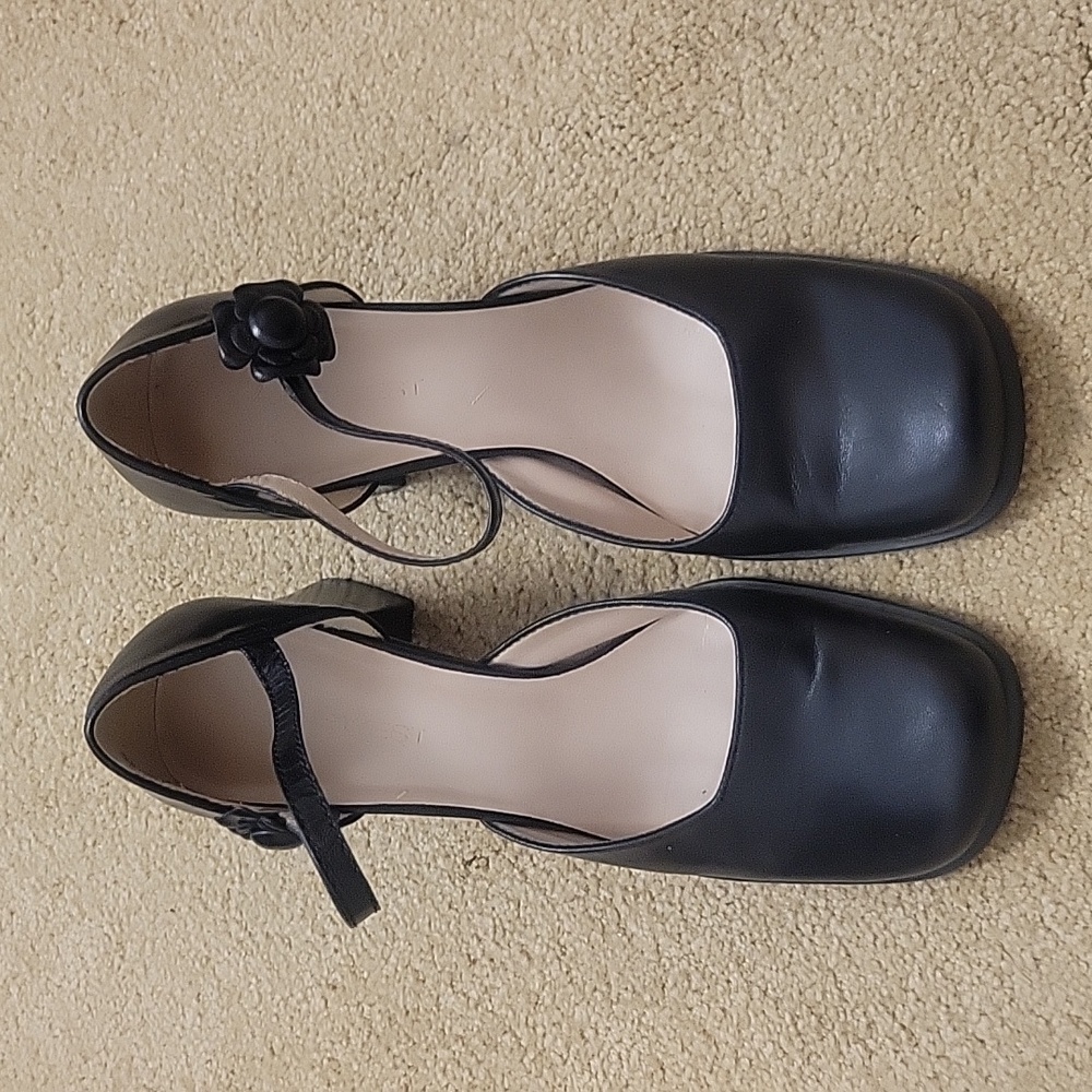 Nine West chunky high heel shoes with flower buckle